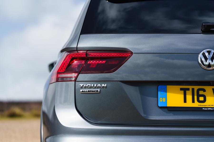  Volkswagen Tiguan Allspace R-Line 2018 года  (UK) (фото 35 из 40)
